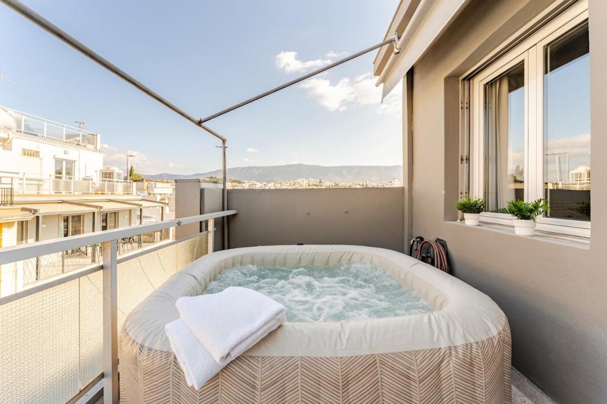 Lovely Apt W/Heated Jacuzzi &Full Acropolis View Athén Kültér fotó